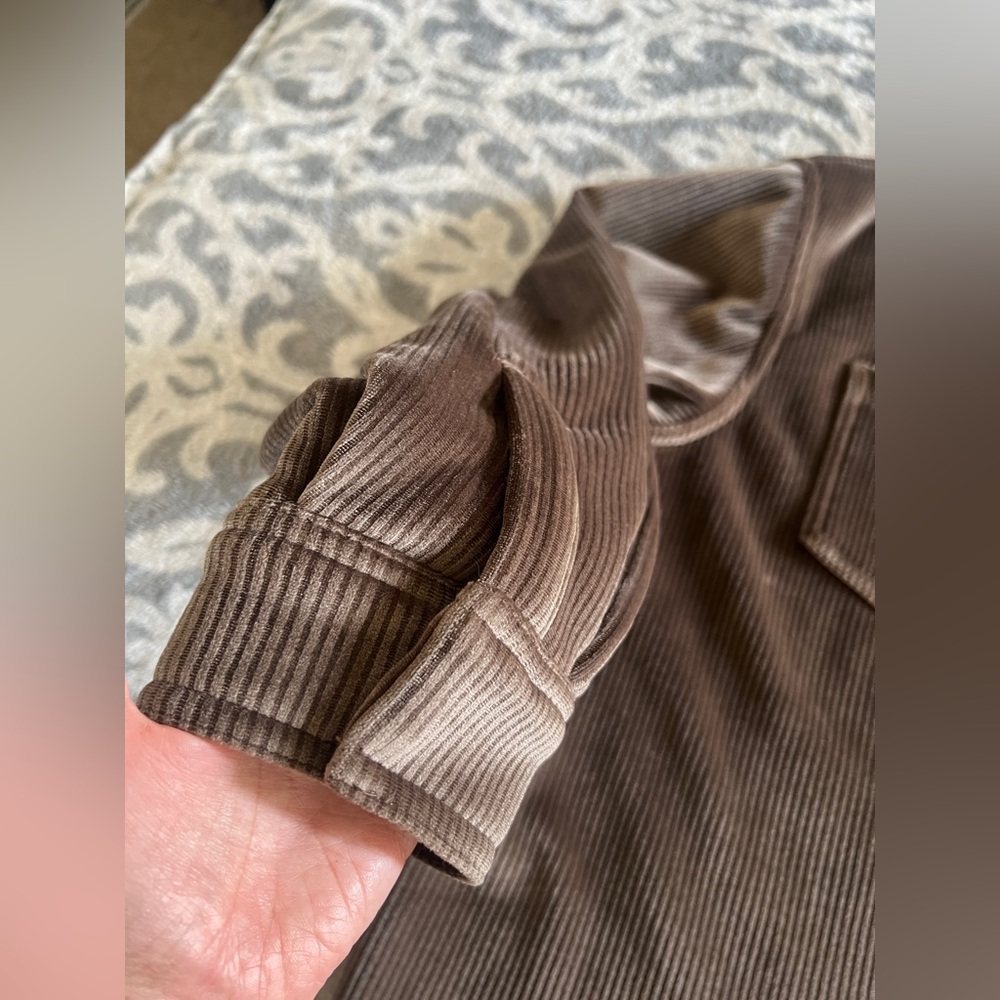 Alo Yoga Ribbed Velour Mountain Side Shacket - Macchiato - Picture 5 of 9